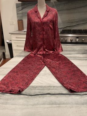 Vintage 2000 Victoria's Secret Red Printed Satin Pajama Set